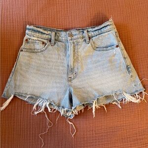 A&F The Mom Short - Denim Frayed Hem Women's Shorts